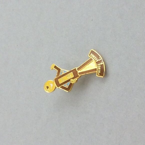 Vintage Prince George Mr PG BC Enamel Lapel Pin British Columbia Canada AS IS - Picture 13 of 13